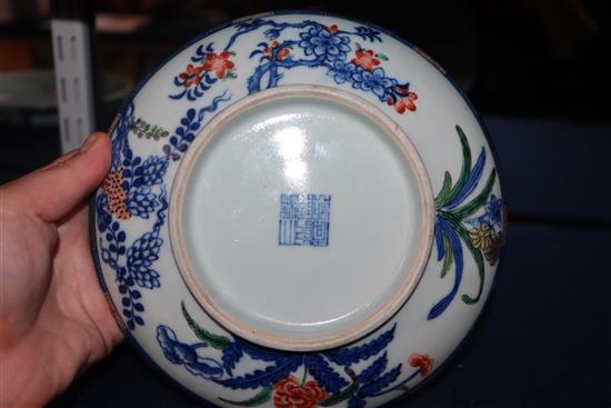 A Chinese wucai porcelain bowl and cover